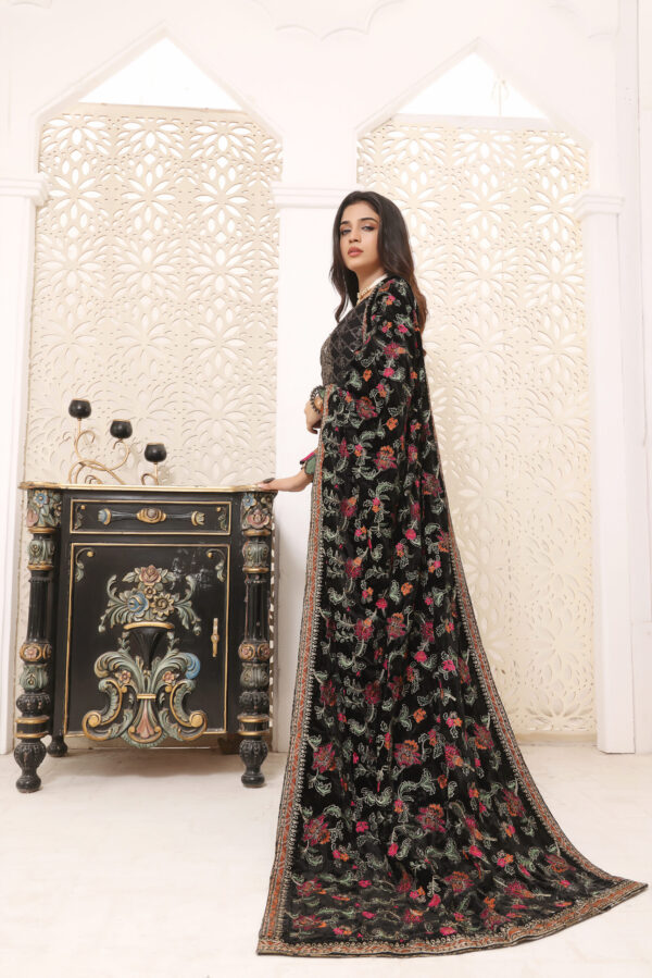 Hadiaeman Embroidered Velvet Collection 23′ - Image 3