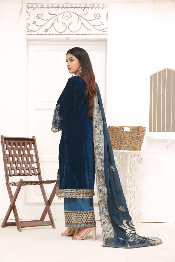 Hadiaeman Embroidered Velvet Collection 23′ - Image 2