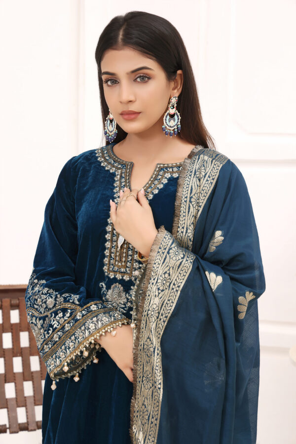 Hadiaeman Embroidered Velvet Collection 23′ - Image 4