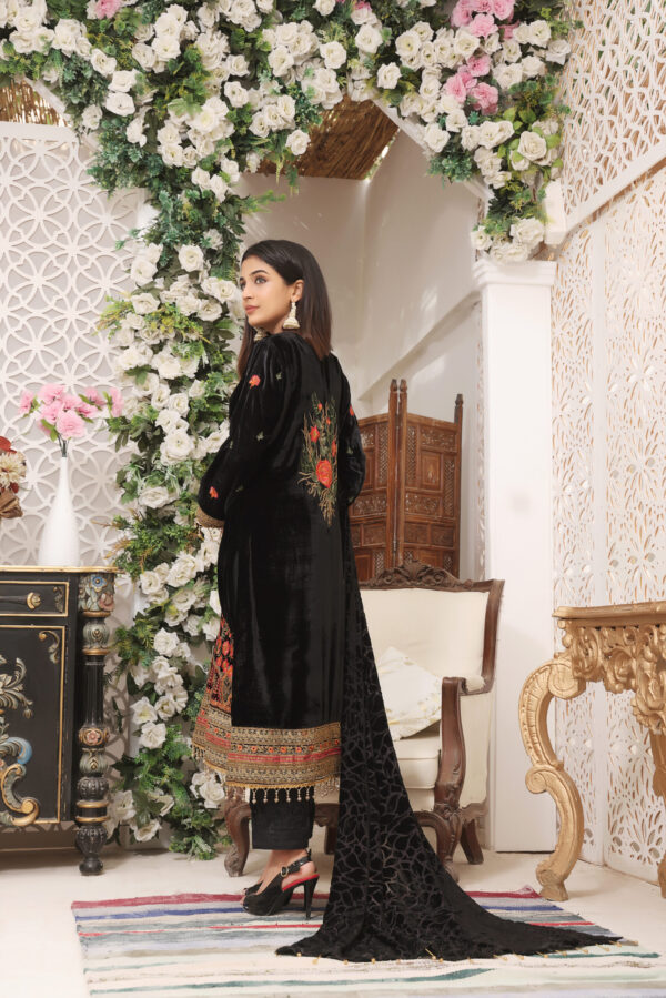 Hadiaeman Embroidered Velvet Collection 23′ - Image 3